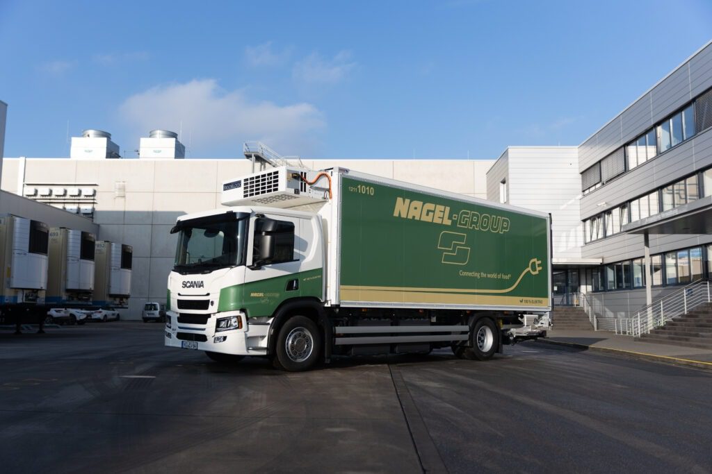 Zu den Maßnahmen der Nagel-Group für die Dekarbonisierung der Lieferkette zählen auch erste Elektro-LKW im Fuhrpark.