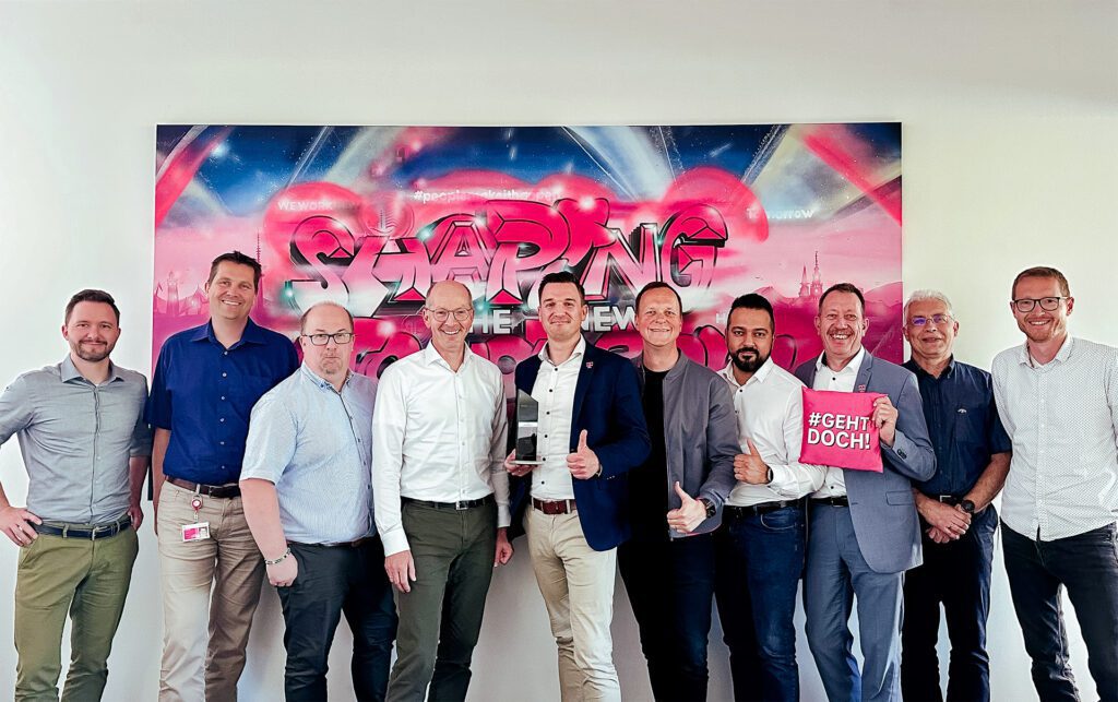f.l.t.r.: Patrick Petermann - IT-Sourcing Nagel-Group, Nikolaus Steffani - Sales Manager Telekom MMS GmbH, Thorsten Wilberding - Head of IT-Infrastructure Nagel-Group, Michael Lütjann - CIO Nagel-Group, Bastian Warner - Key Account Manager Sales Key Accounts Nord Telekom, Marcus Seiler - Vice President Sales Key Accounts North & Enterprise Customers Northeast Telekom, Yakup Ömer Head of IT Governance Nagel-Group, Markus Jenfeldt - VP Solution Business Unit Region North Telekom, Gordon Brändel - Head of Service Management Telekom, Daniel Thole - Strategic Procurement Nagel-Group